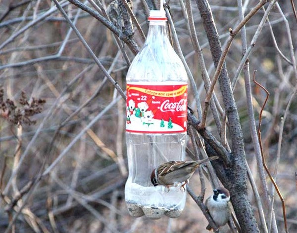 кормушка для птиц из пластиковой бутылки